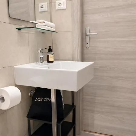 Oda ve Kahvaltı Parini 4*